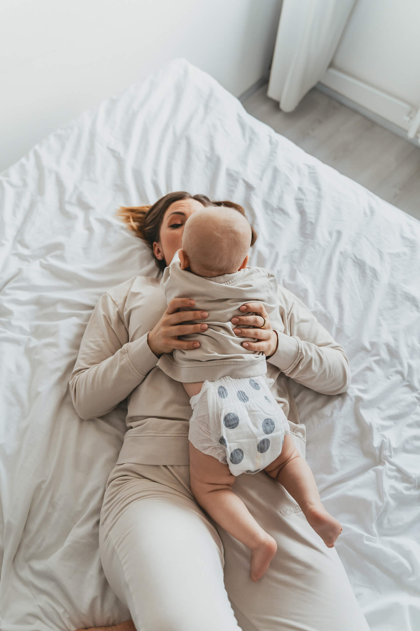 DELUXE VELVET Puntíky