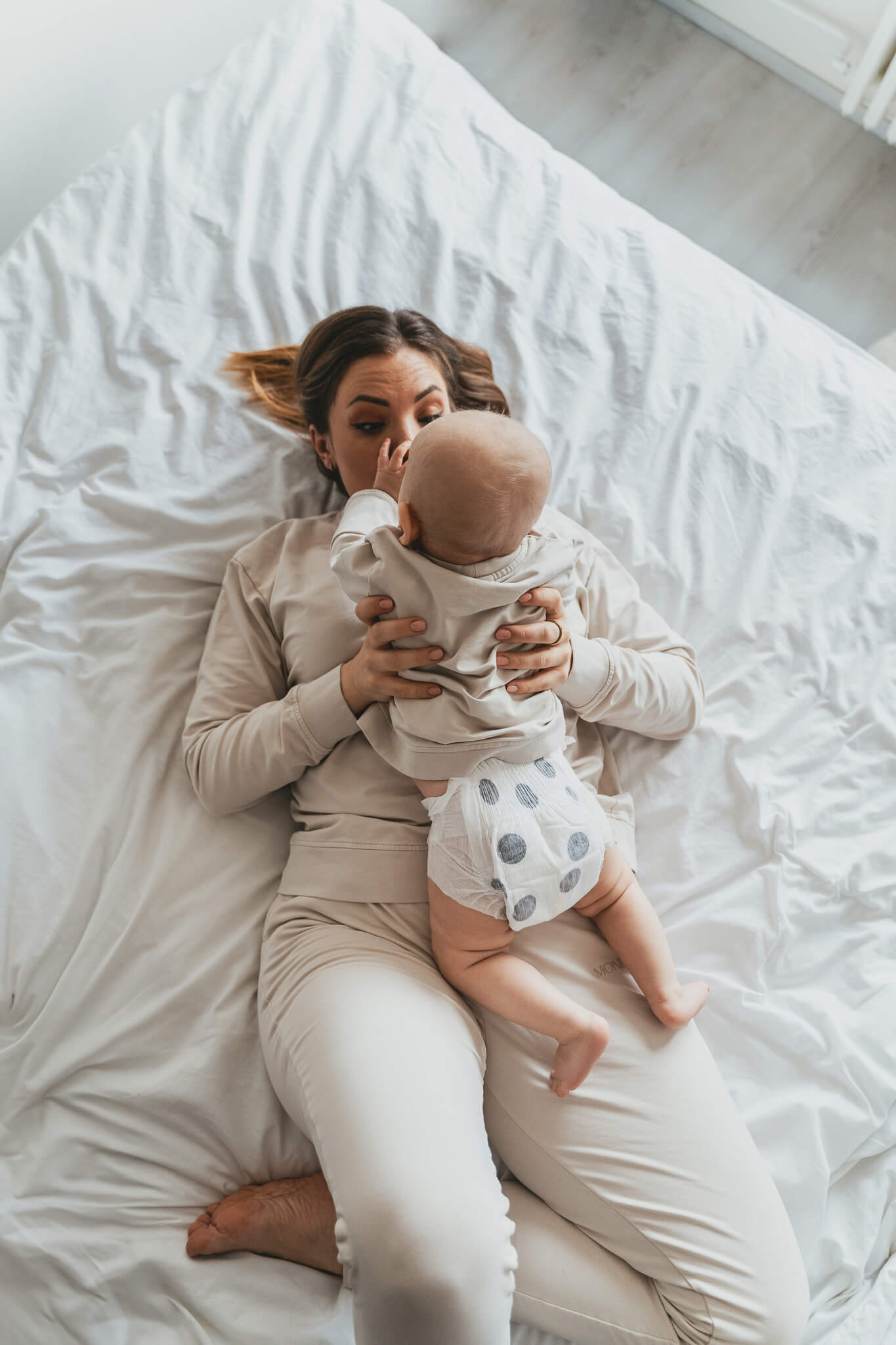 DELUXE VELVET Puntíky