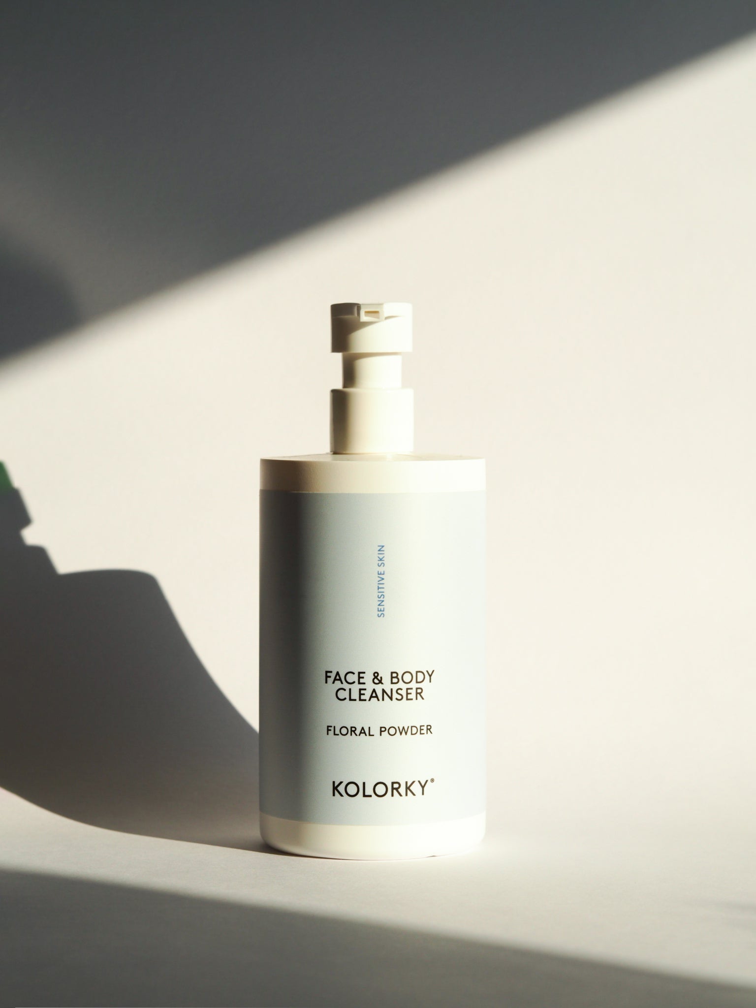 FACE & BODY CLEANSER, Floral Powder,  290 ml